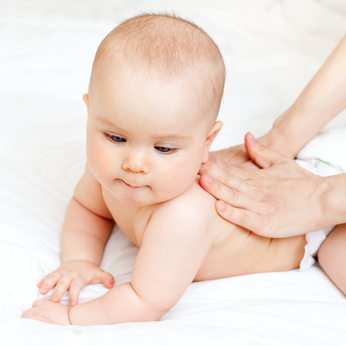 Les Bienfaits Du Massage Pour Bebes Explique Par Une Pro Les Bienfaits Du Massage Pour Bebes Explique Par Une Pro