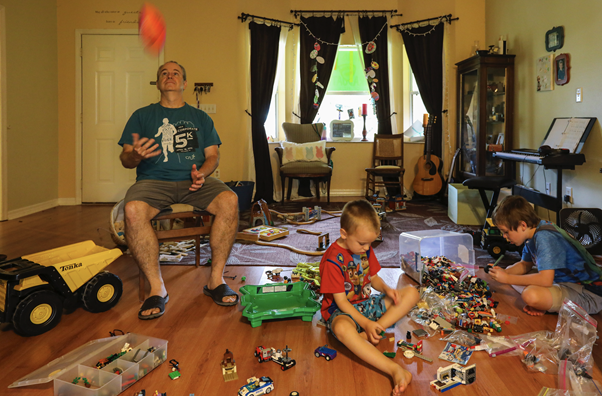 Travailler à la maison avec des enfants